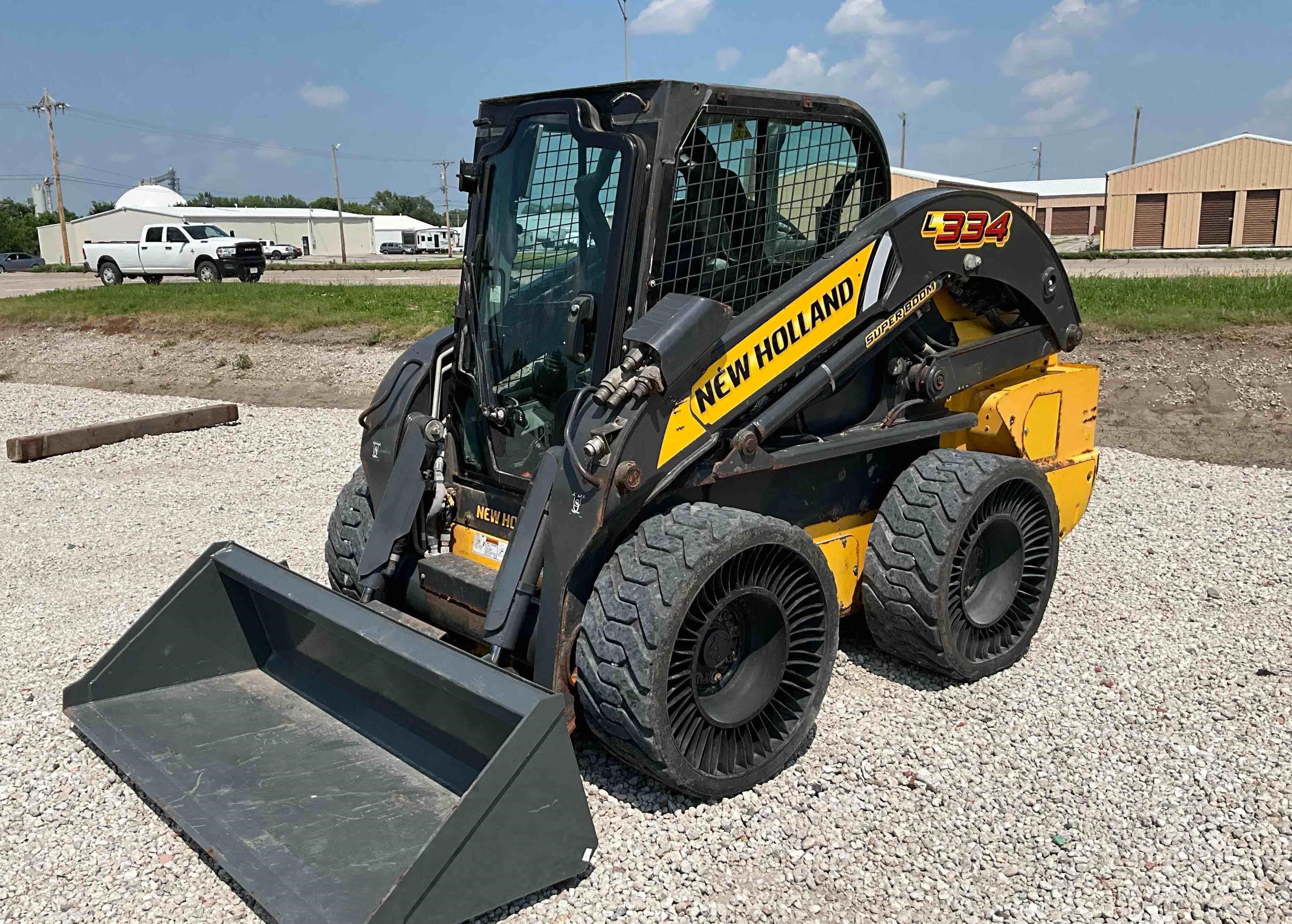 2019 New Holland L334