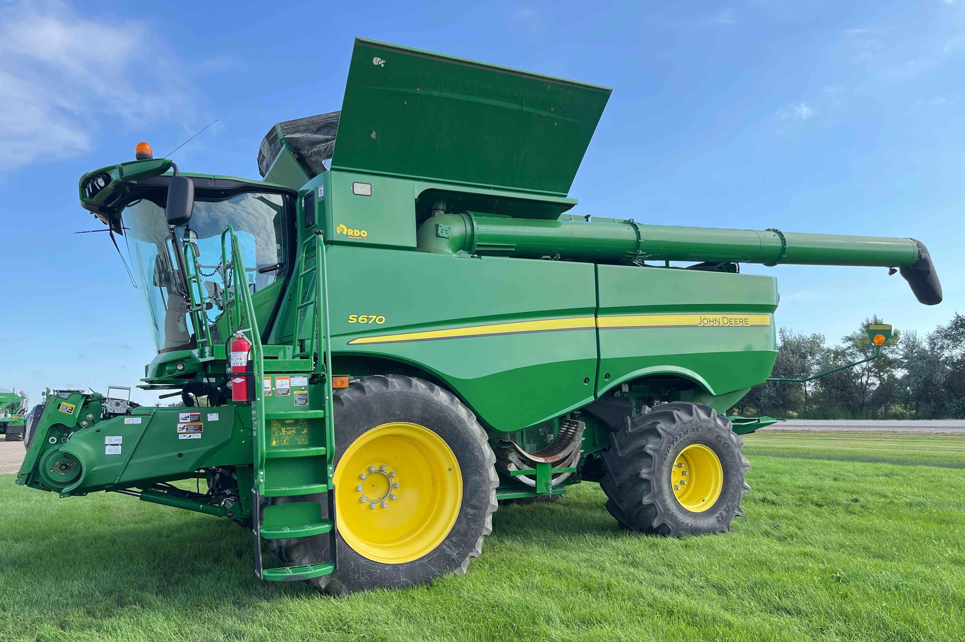 2016 John Deere S670